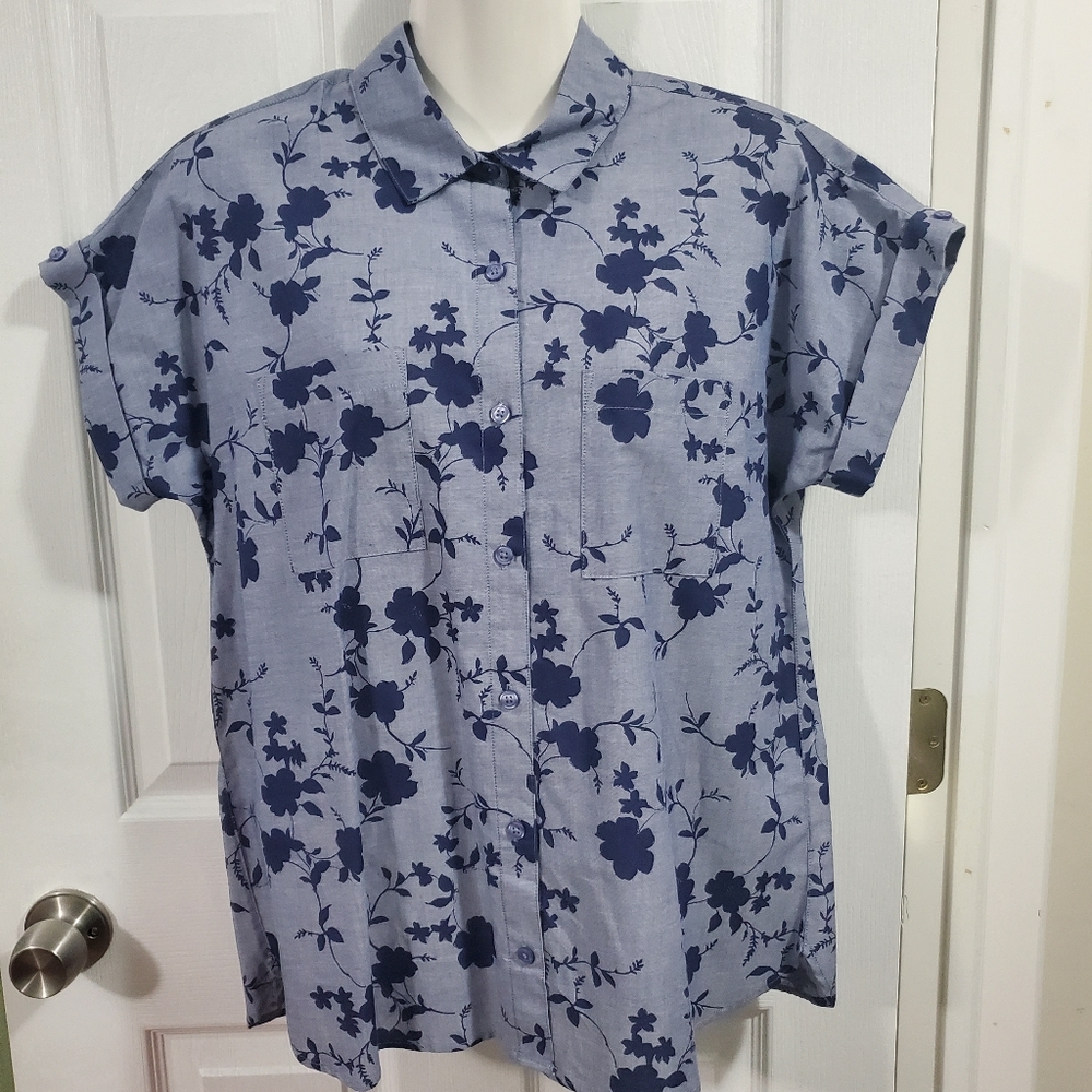 NWT blue floral button down